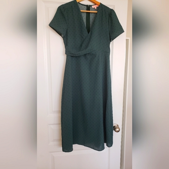 SOLD! Green dress Medium - Picture 1 of 5